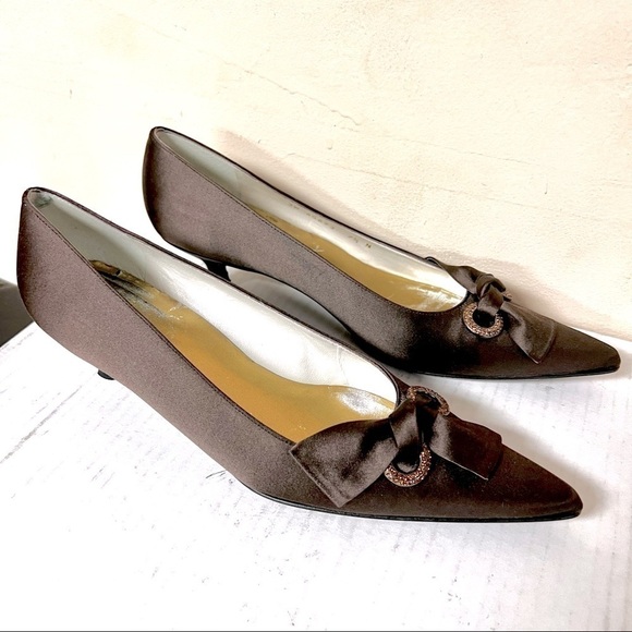 Vintage STUART WEITZMAN 90’s Brown silk satin pointed toe rhinestone heels 7.5 N - Picture 2 of 10